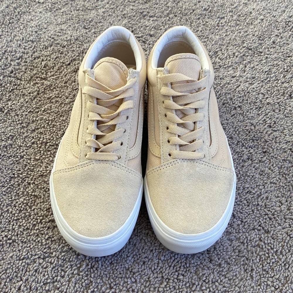 Vans suede platform tennis shoes